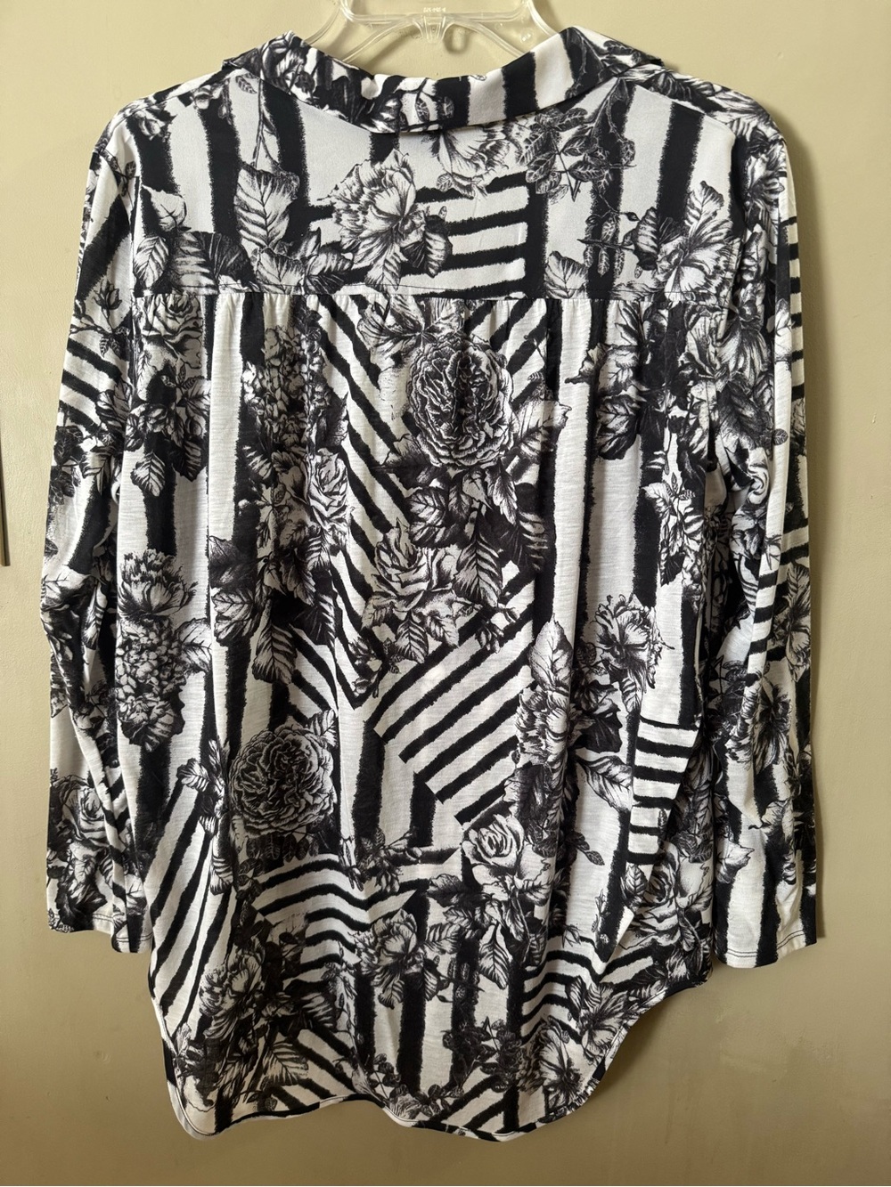 H&M Floral Stripe Mixed Print Button Down Blouse Black & White Size S EUC - Picture 3 of 12